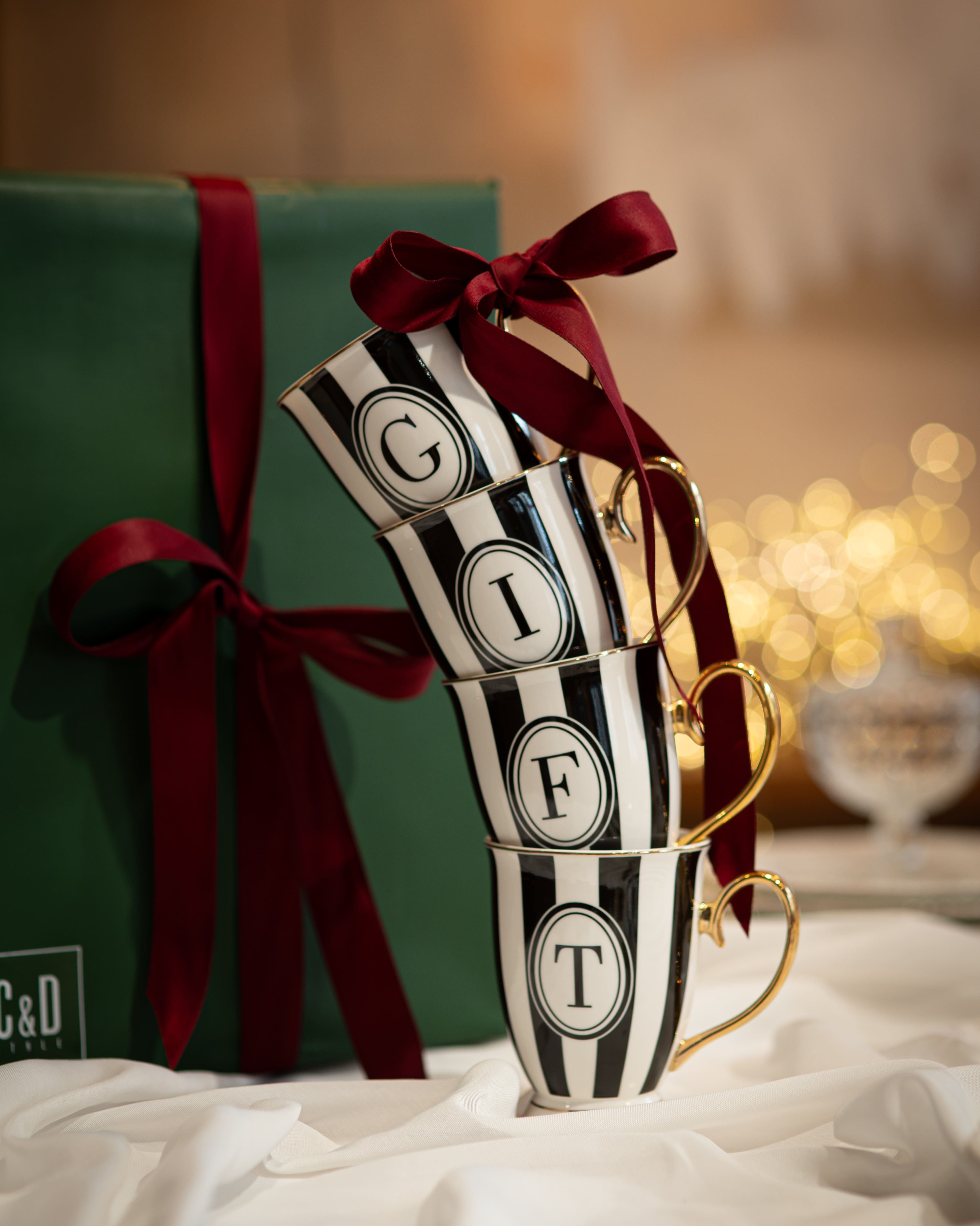 Puodelis „Alphabet Stripy - T“